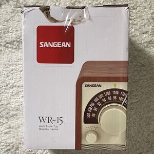 WR-15 Wooden Tabletop Radio - Brown open Box